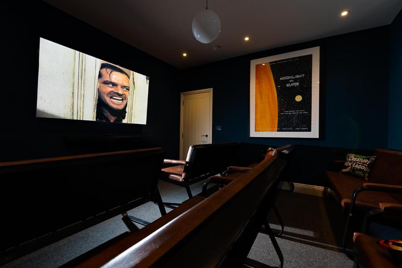23 Trafalgar Square With Hot Tub And Cinema Scarborough Exterior foto