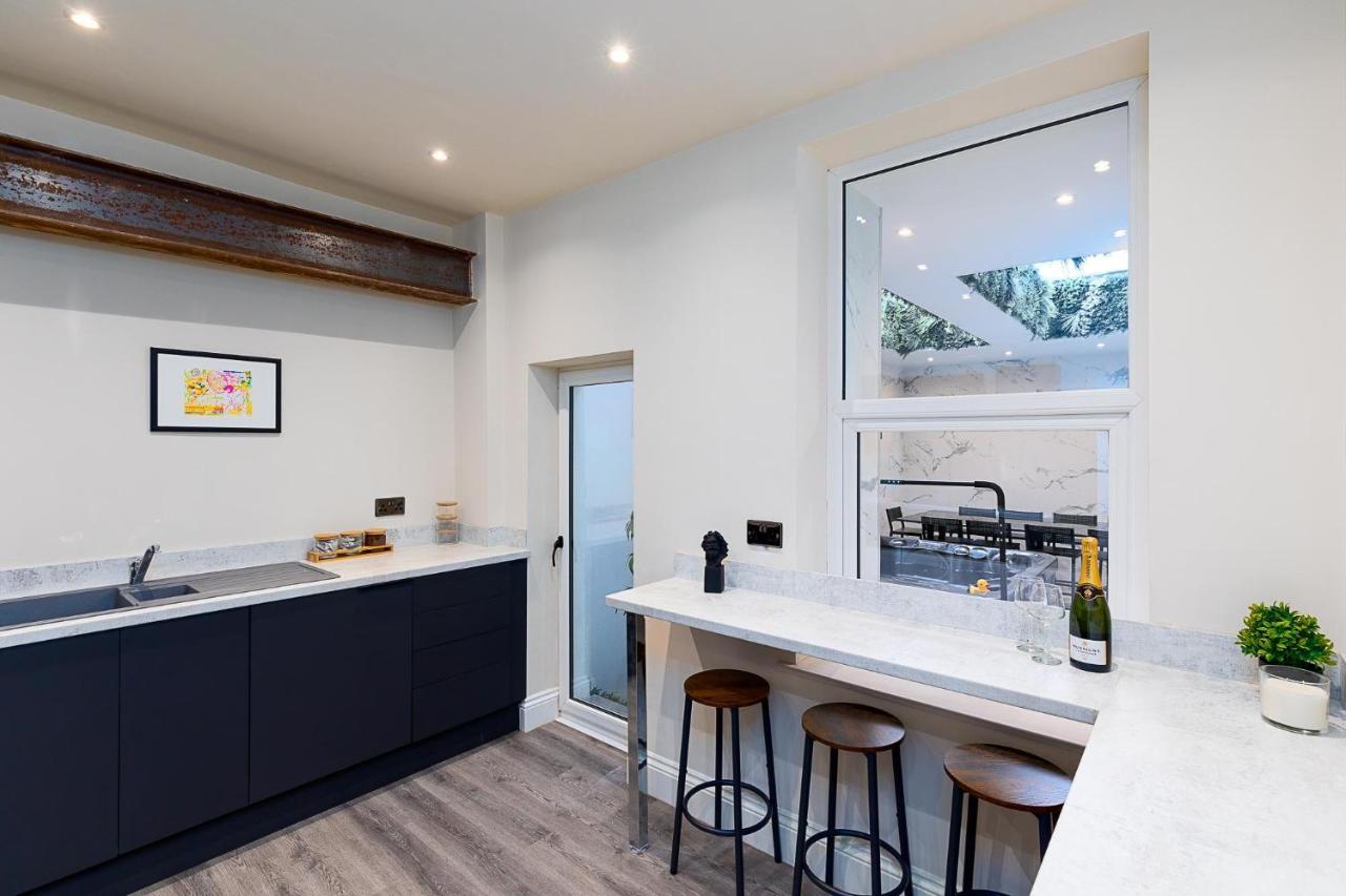 23 Trafalgar Square With Hot Tub And Cinema Scarborough Exterior foto